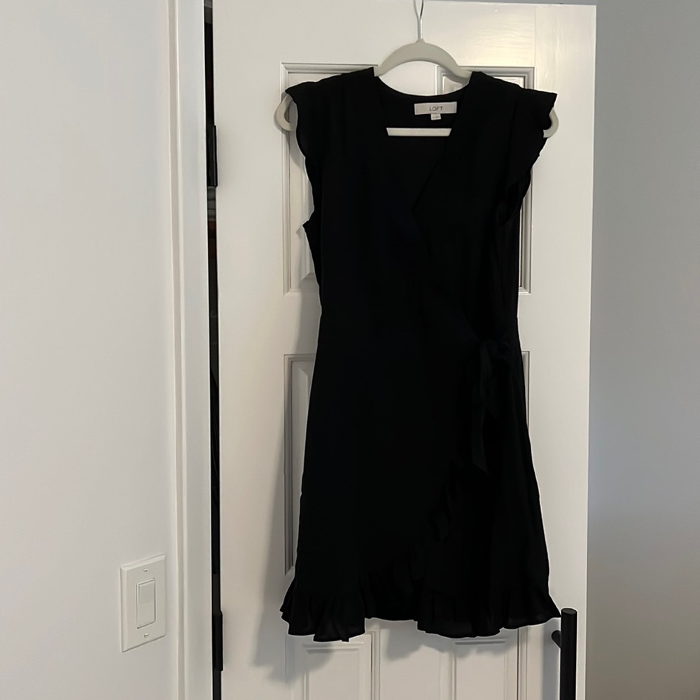 Loft Wrap Skort Dress. Black. Size 4